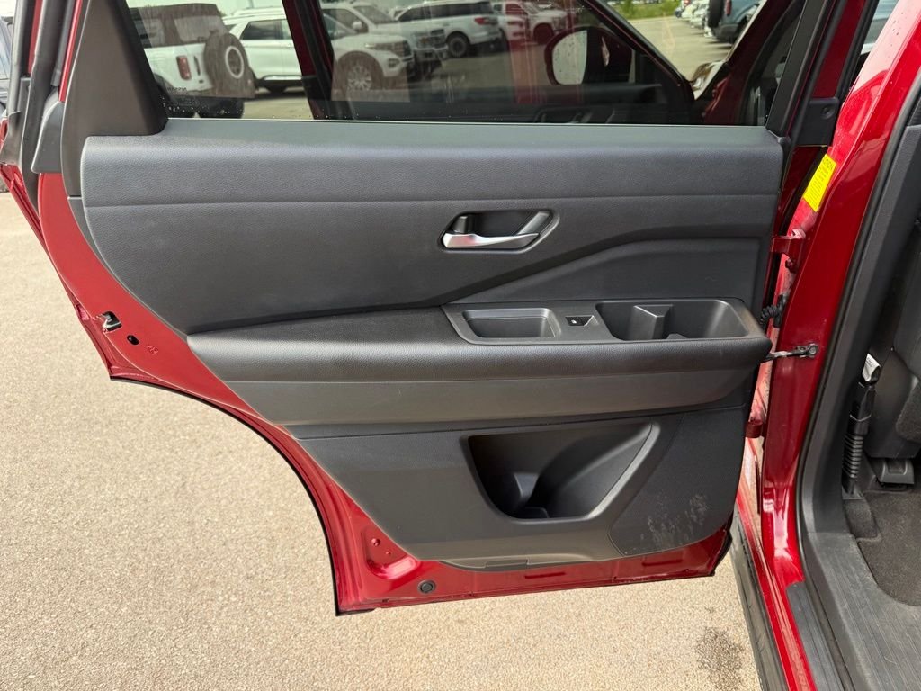 Used 2022 Scarlet Ember Nissan SV image 9