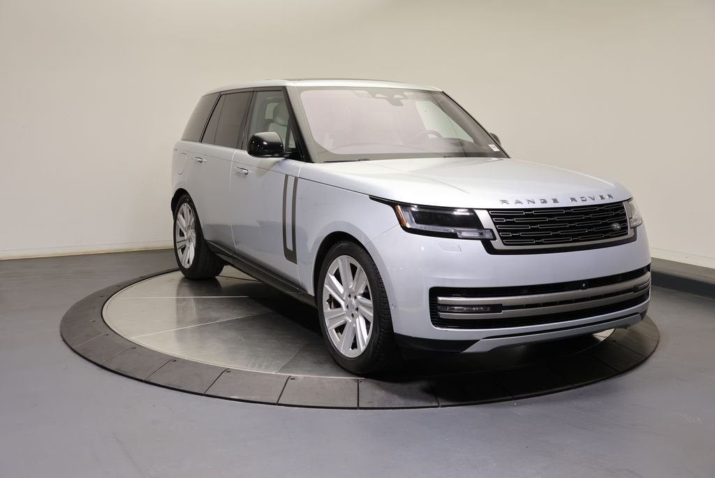 Certified Used 2023 Hakuba Silver Metallic Land Rover SE image 7