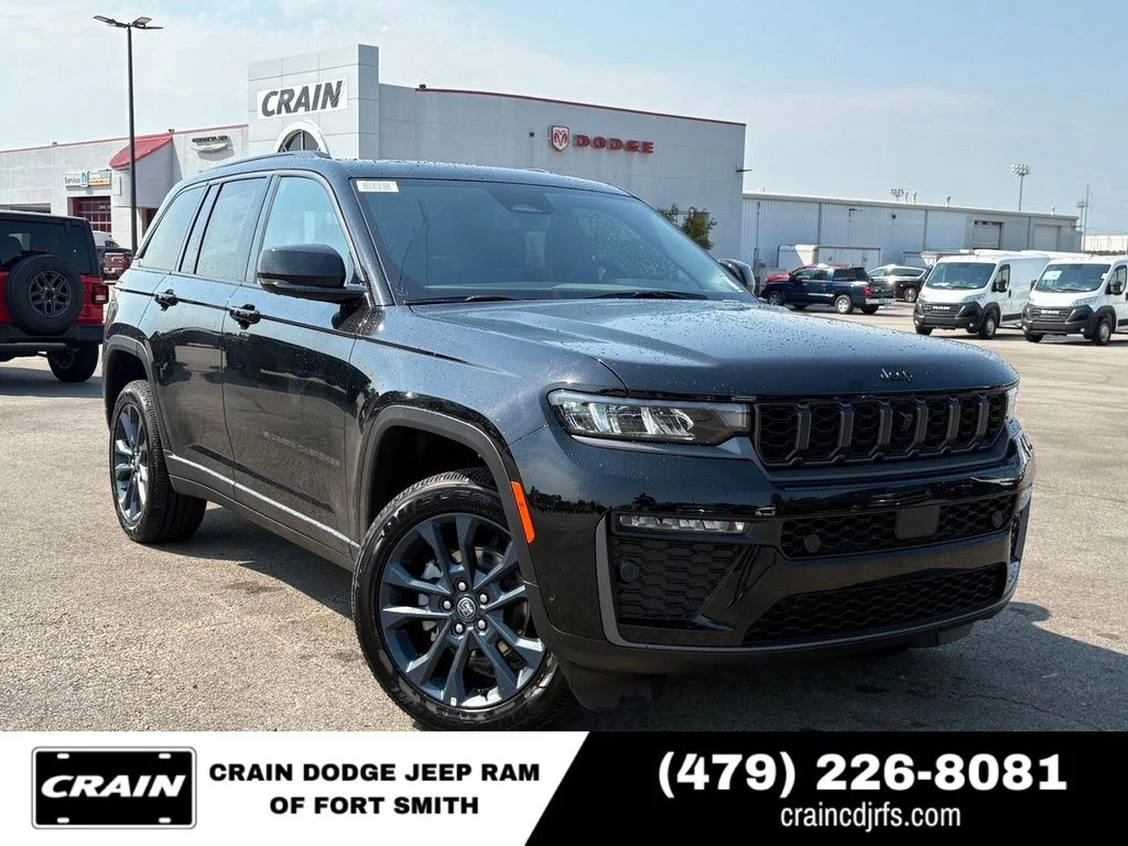 New 2026 Diamond Black Crystal Pearl-Coat Exterior Paint Jeep  image 1