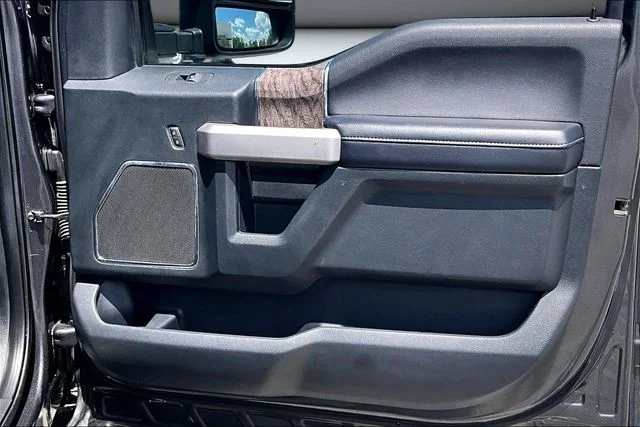 Used 2019 Magnetic Metallic Ford Lariat image 28