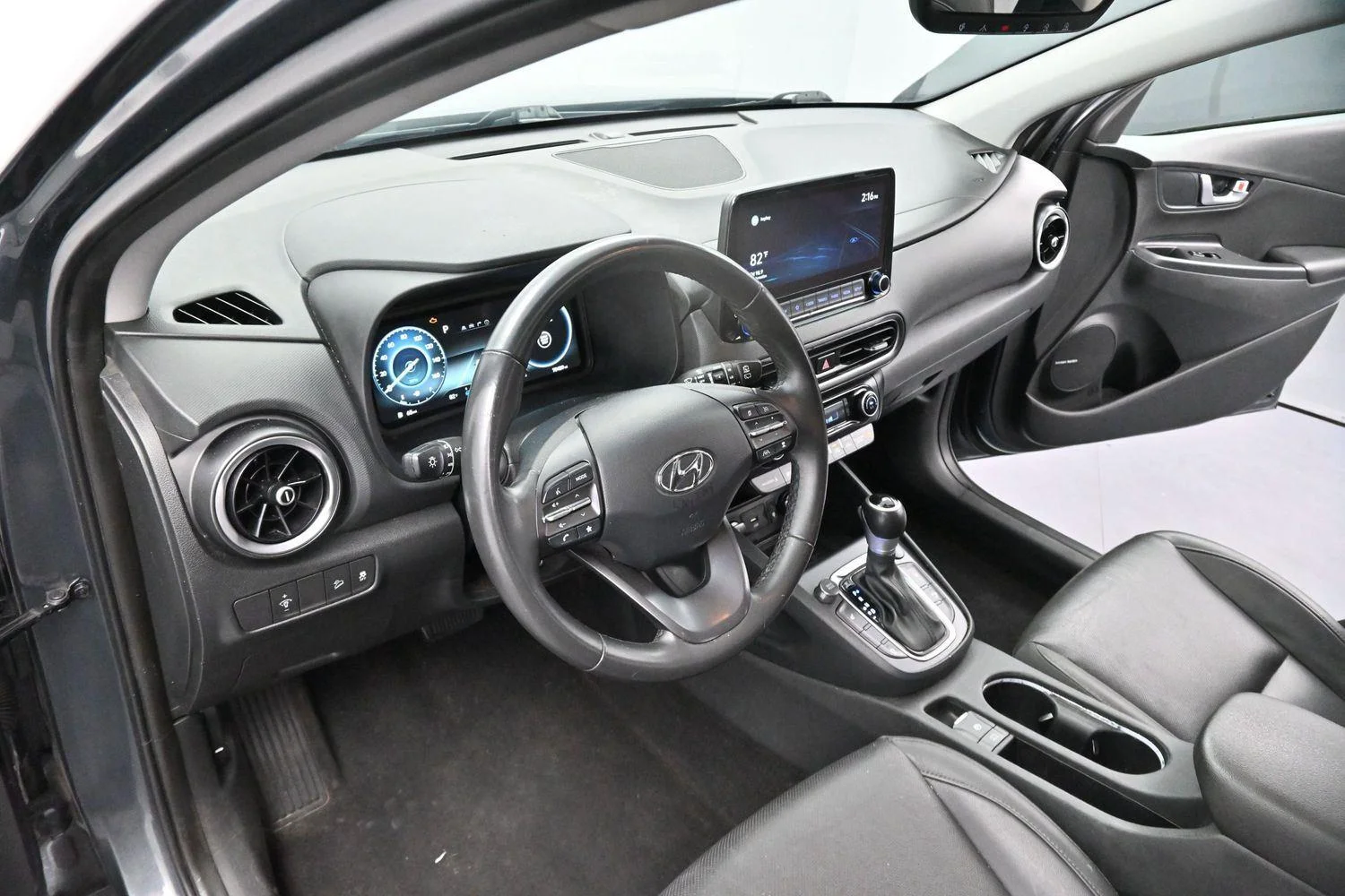 Used 2022 Thunder Gray Hyundai Limited image 12