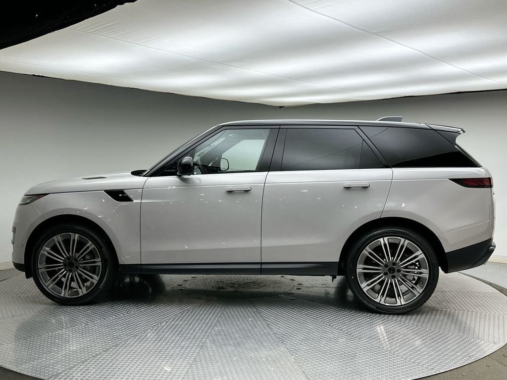 New 2026 Borasco Grey Metallic Land Rover SE image 2