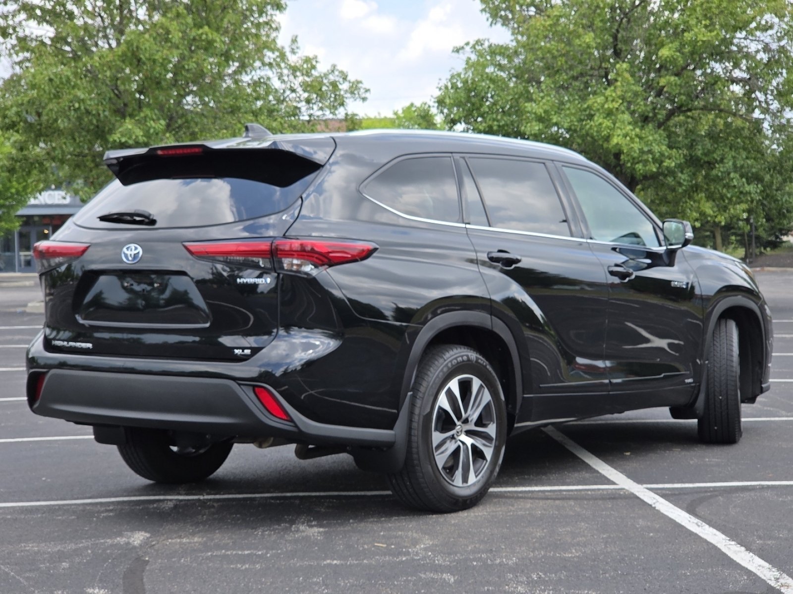 Used 2020 Midnight Black Metallic Toyota XLE image 23