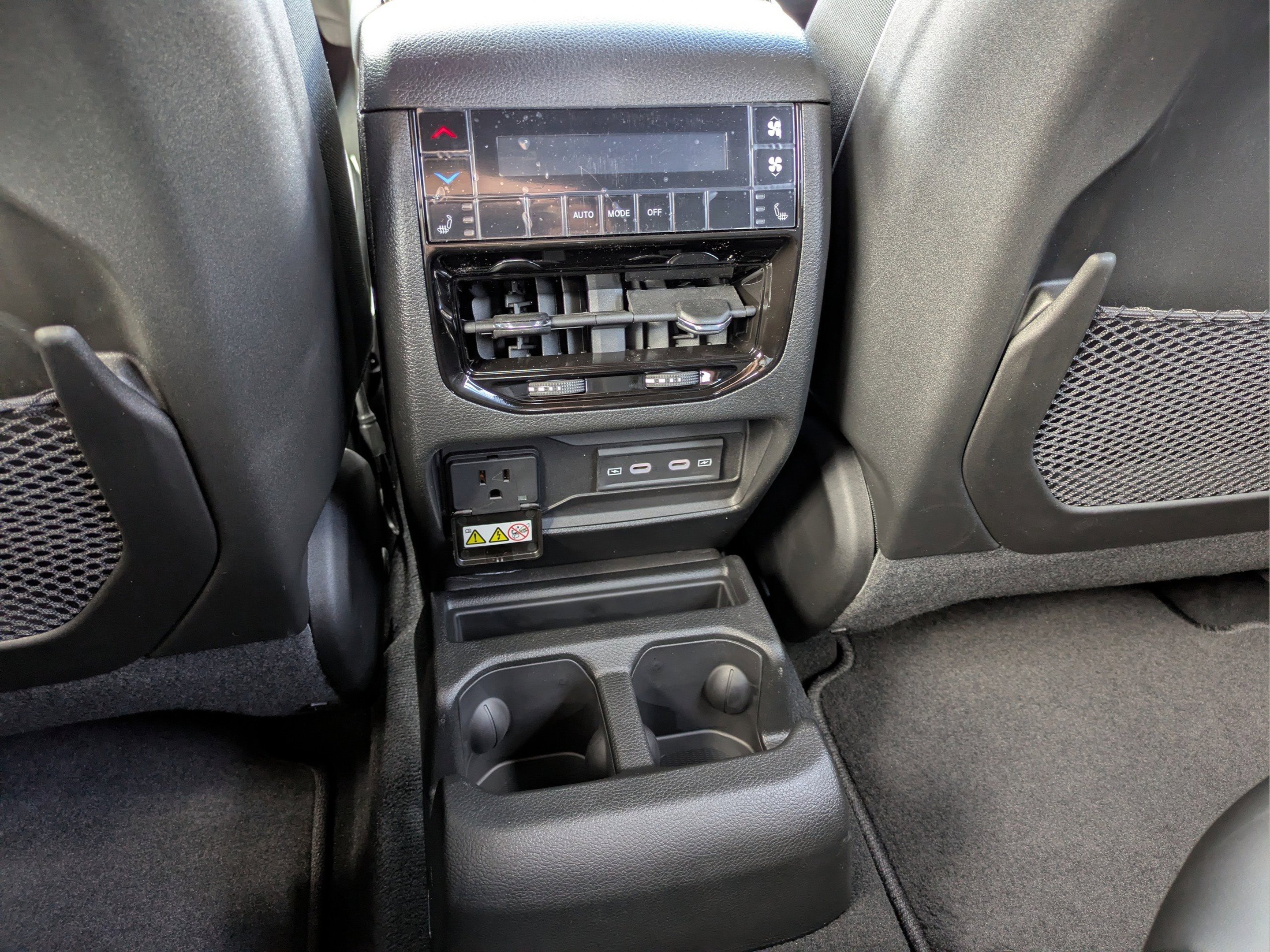 New 2026 Baltic Gray Metallic Clear-Coat Exterior Paint Jeep Limited image 14