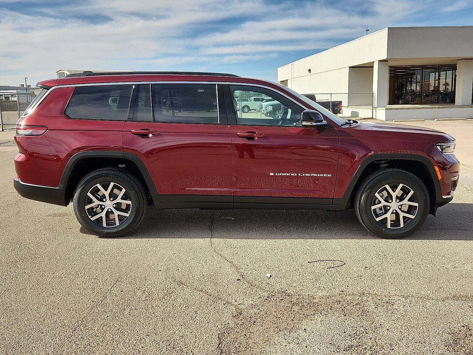 New 2025 Velvet Red Pearl-Coat  Paint Jeep L LIMITED 4X4 image 5