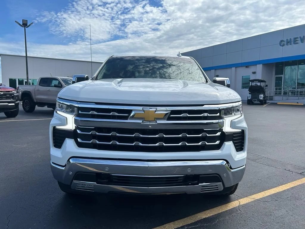 Used 2024 Summit White Chevrolet LTZ image 3