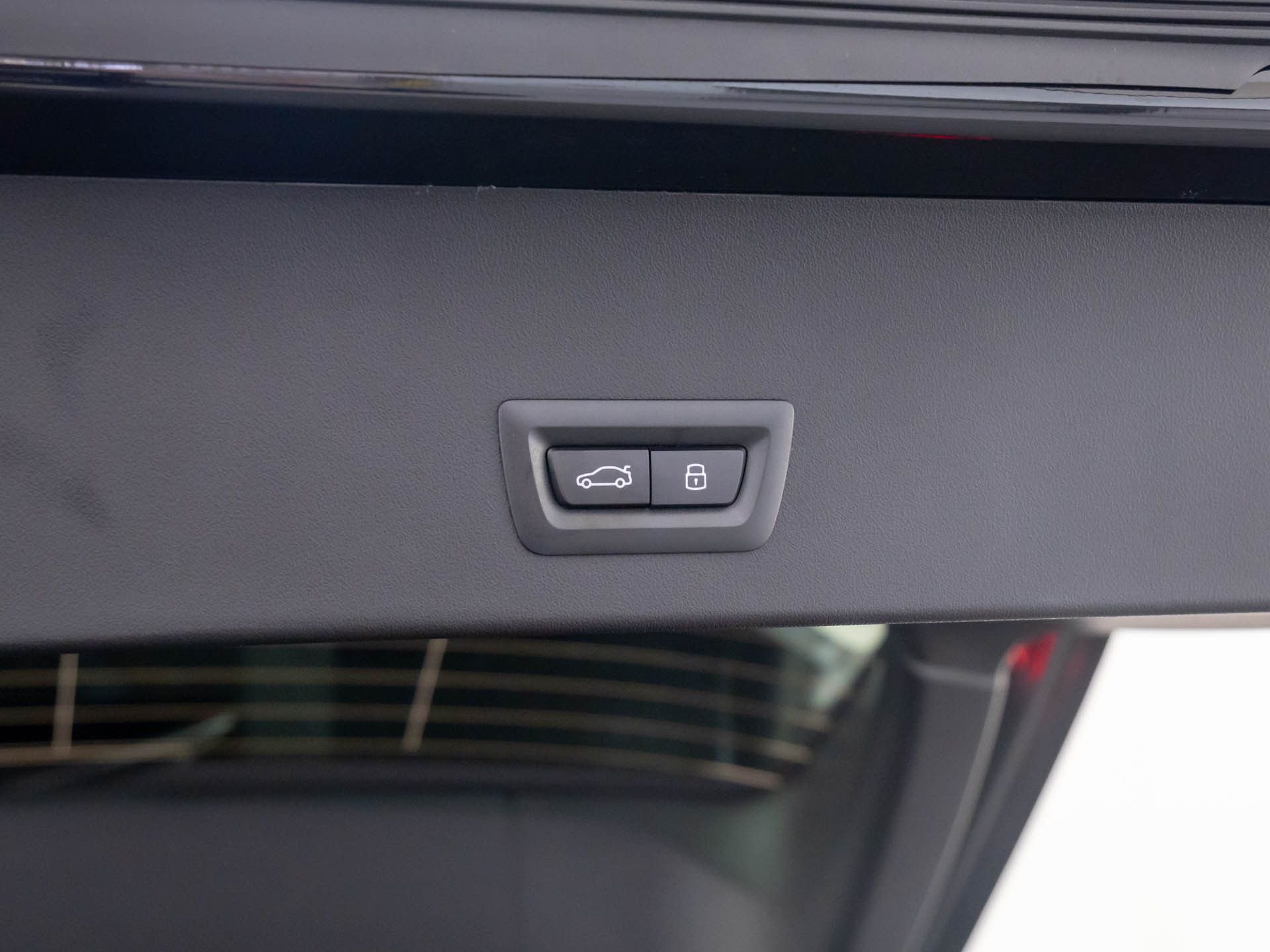 New 2026 Black Sapphire Metallic BMW 30 xDrive image 33