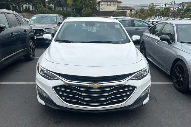 Used 2024 Summit White Chevrolet LT image 3