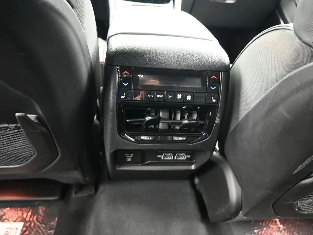 2023 Jeep Grand Cherokee Overland - Photo 40