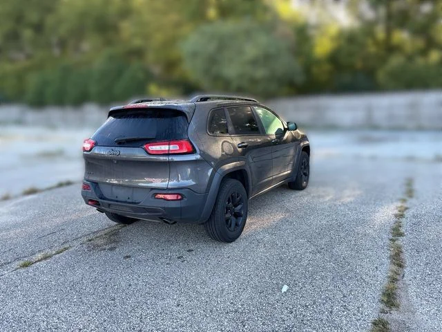 Used 2016 Gray Jeep Trailhawk image 13