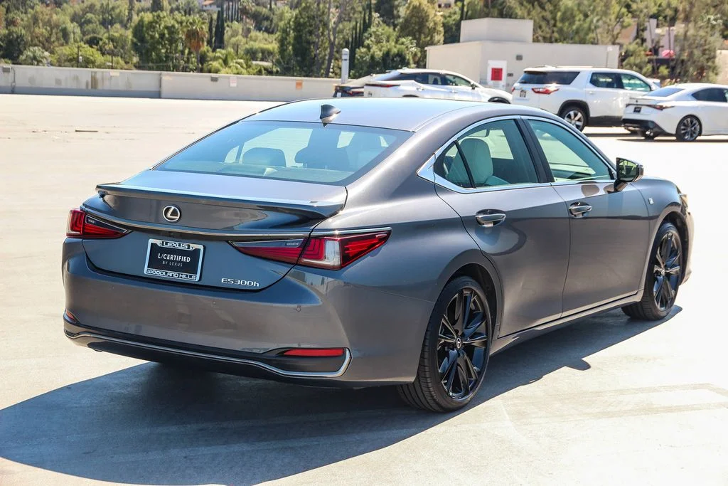 Used 2024 Gray Lexus 300h F SPORT Handling image 5