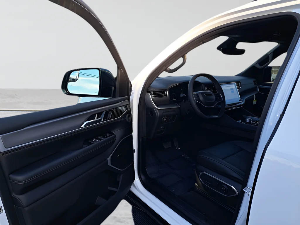 New 2026 Bright White Clear-Coat Exterior Paint Jeep Limited Altitude image 10