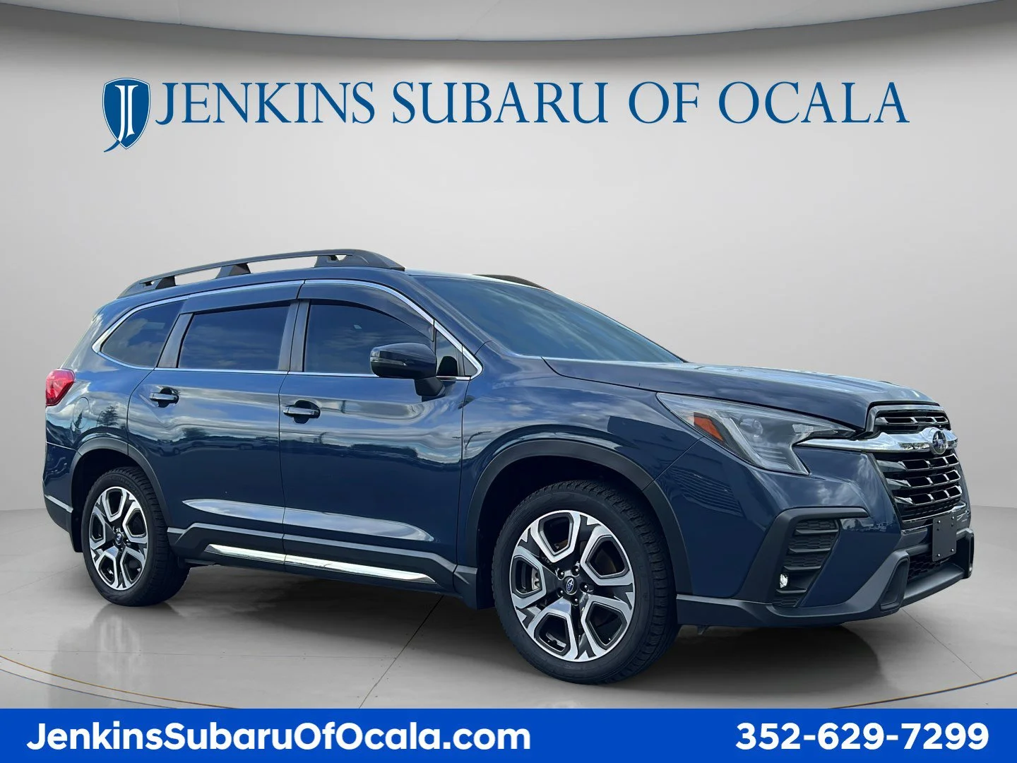 Used 2023 Cosmic Blue Pearl Subaru Limited image 1