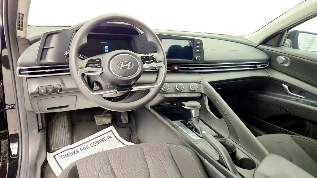 Used 2025 Abyss Black Hyundai SE IVT image 11