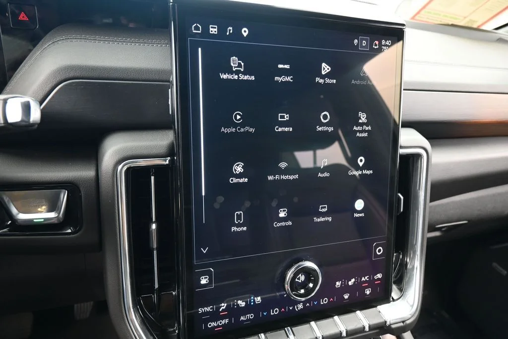 Used 2025 Onyx Black GMC Denali image 24