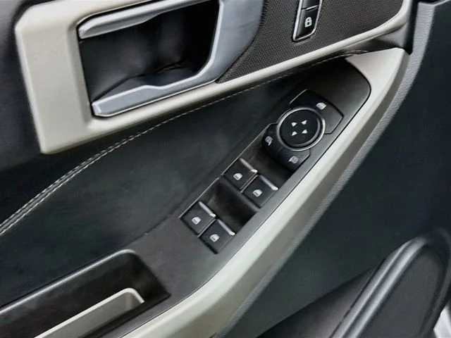 Used 2023 Gray Metallic Ford XLT image 18