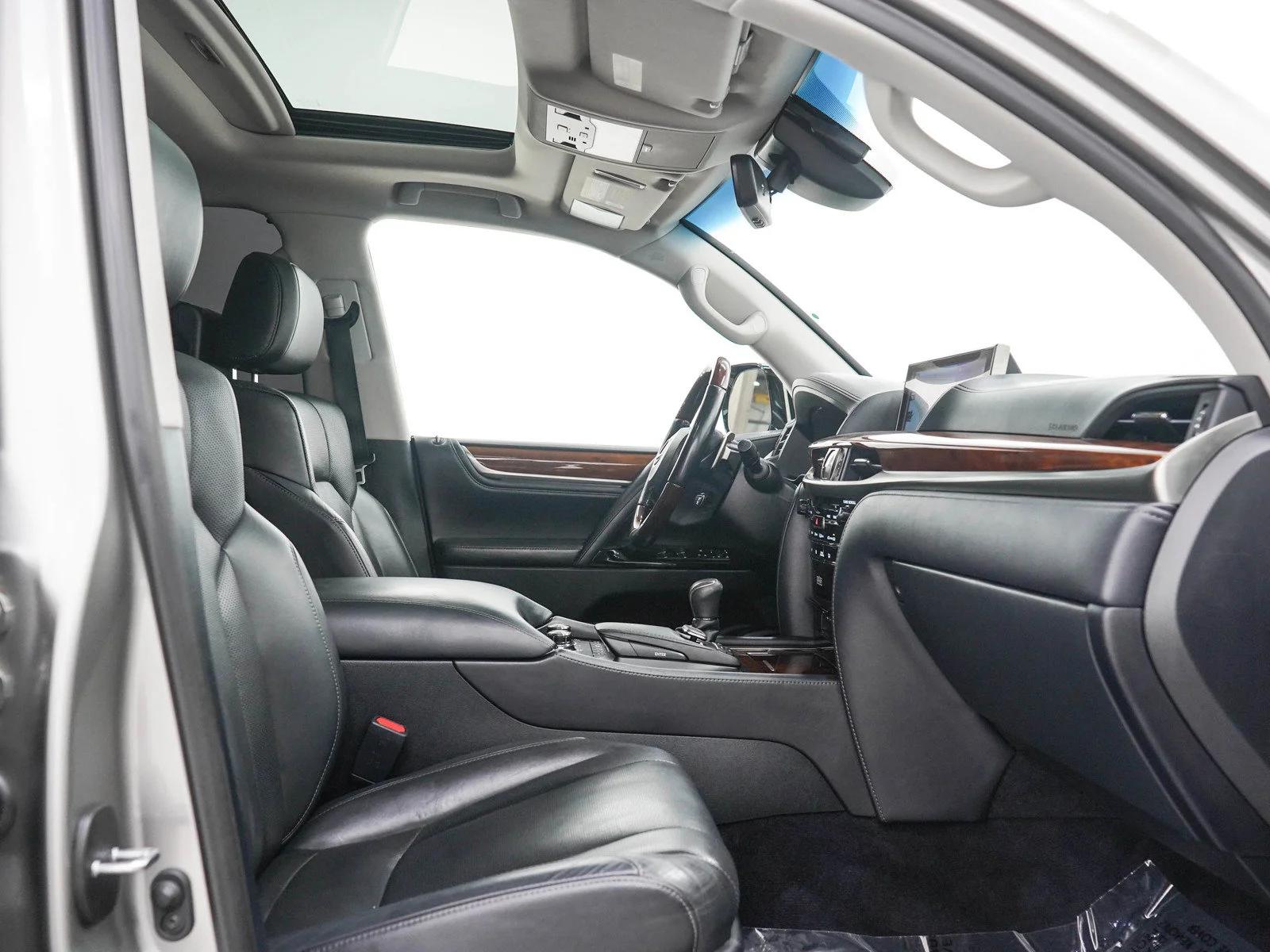 Used 2018 Silver Lexus 570 image 13