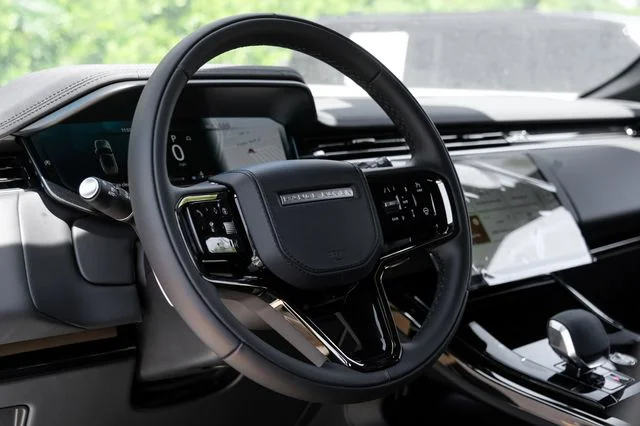 New 2026 Fuji White Land Rover Dynamic SE image 18