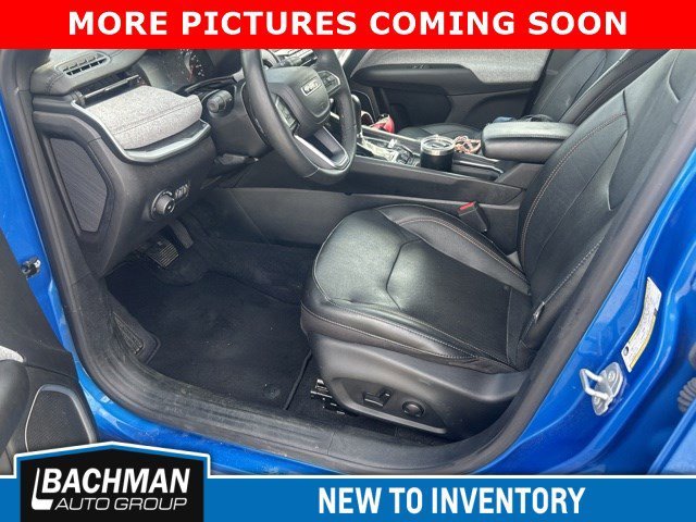 Used 2023 Laser Blue Pearlcoat Jeep Latitude Lux image 5