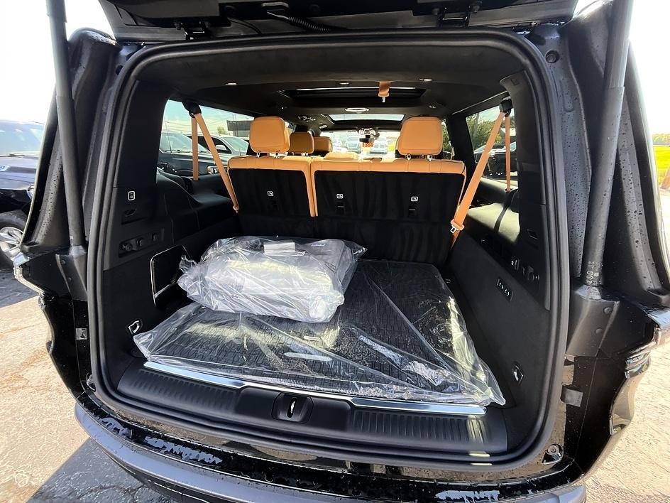 New 2026 High Gloss Black Jeep Summit Reserve image 8