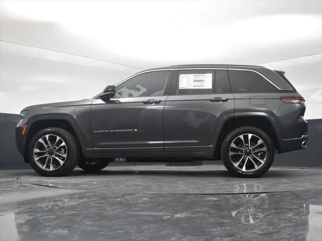 New 2024 Baltic Gray Metallic Clear-Coat Exterior Paint Jeep Overland image 36