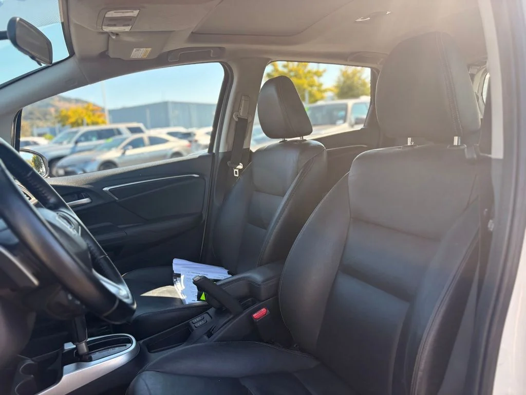 Used 2017 White Honda EX-L image 17