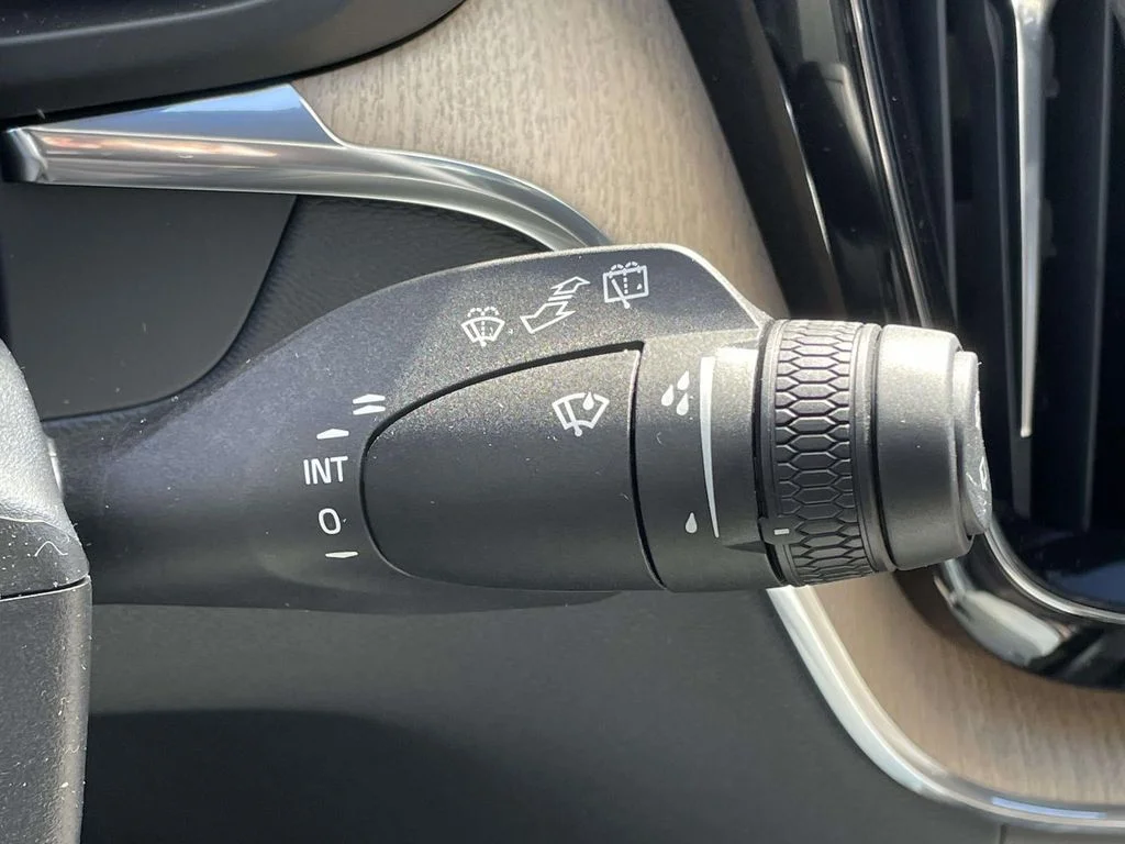 New 2026 Aurora Silver Volvo Plus image 14