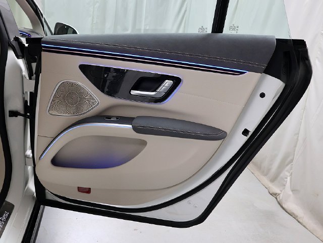 Certified Used 2023 MANUFAKTUR Diamond White Metallic Mercedes-Benz 580 image 36