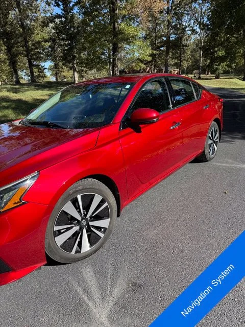 Used 2020 Scarlet Ember Nissan 2.5 SL image 2