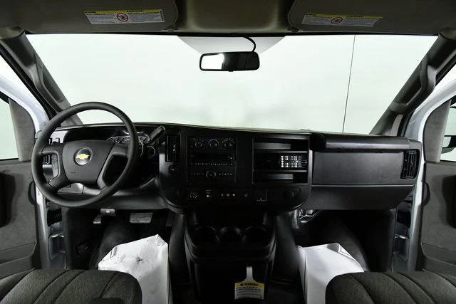 New 2025 Summit White Chevrolet WT image 18