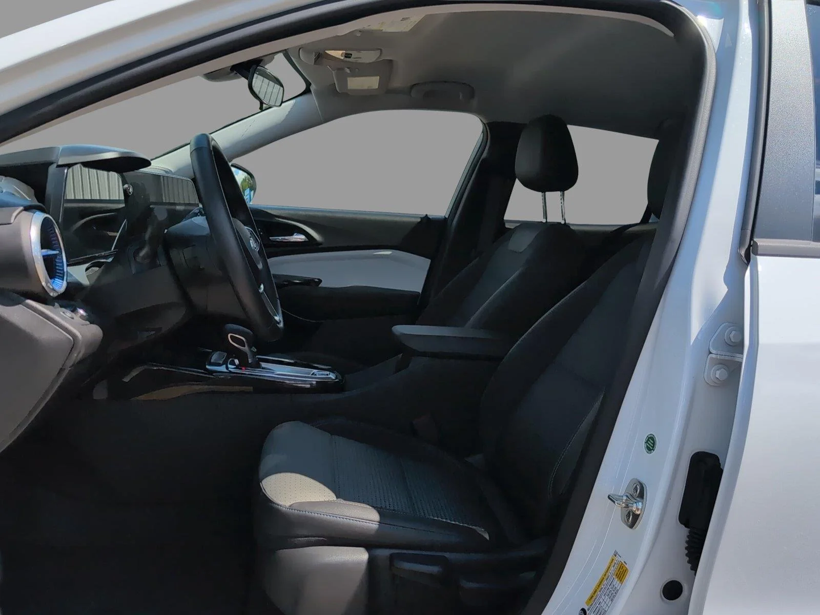 Used 2025 Summit White Chevrolet LT image 13