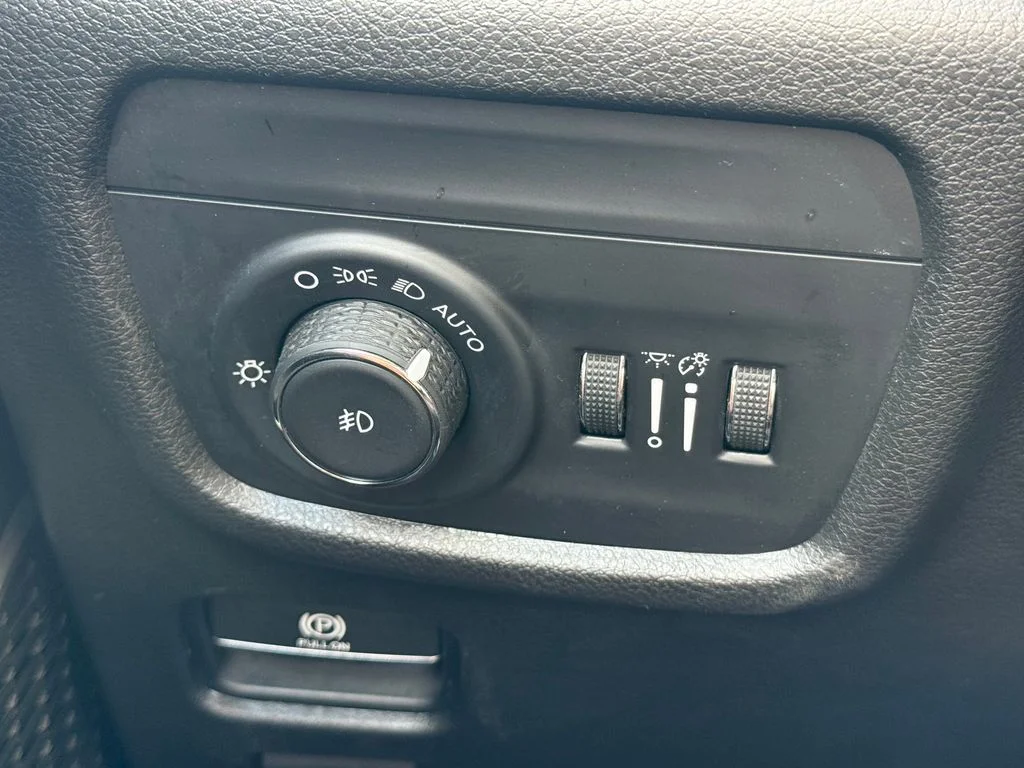 Used 2022 Red Jeep Limited image 19