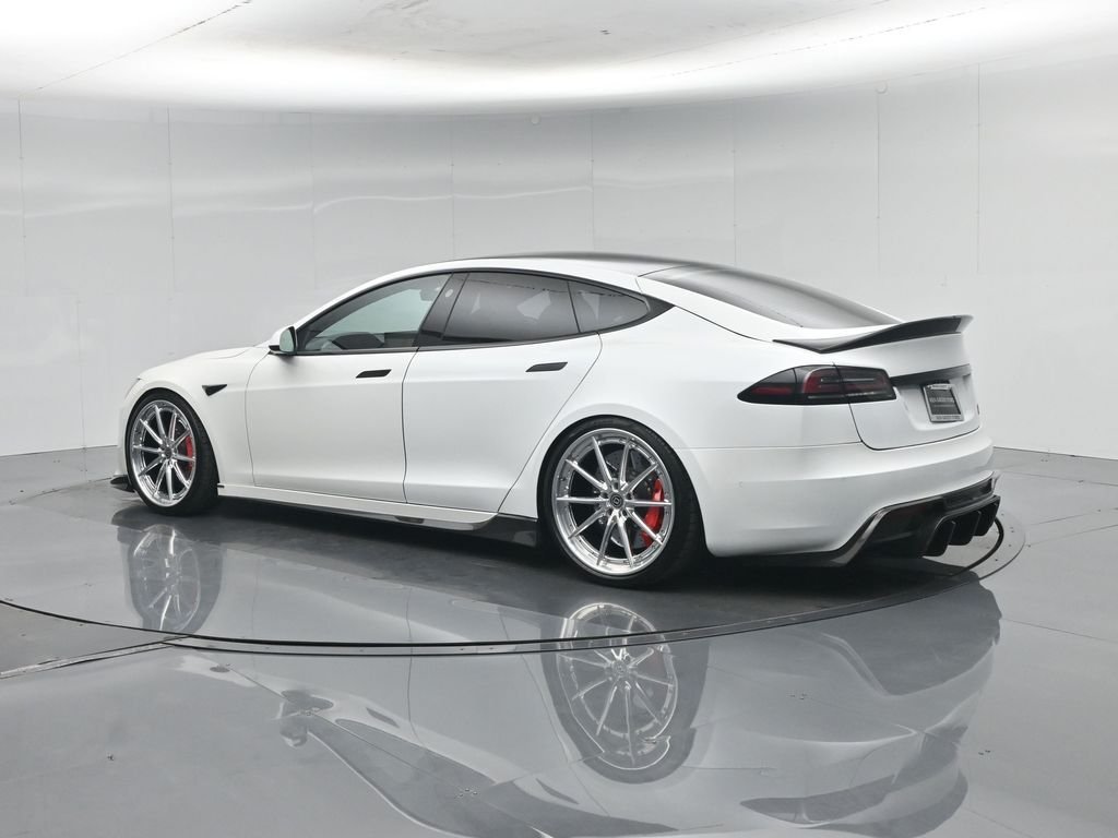 Used 2022 White Tesla Plaid image 5