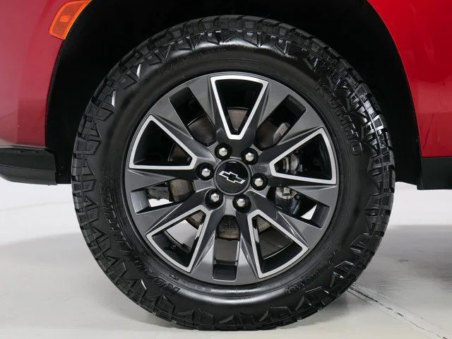 Used 2024 Red Chevrolet Z71 image 9