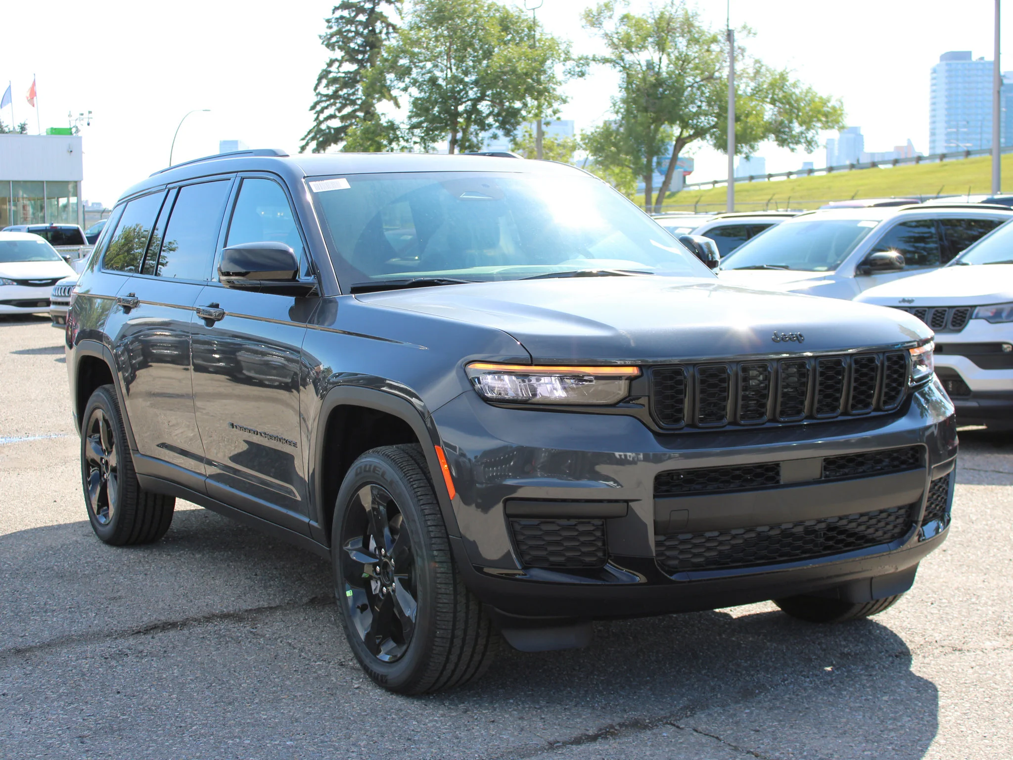 Used 2025 Grey Jeep Altitude* 4x4, Sunroof, Heated Leather, Wireless Charging Pad image 4