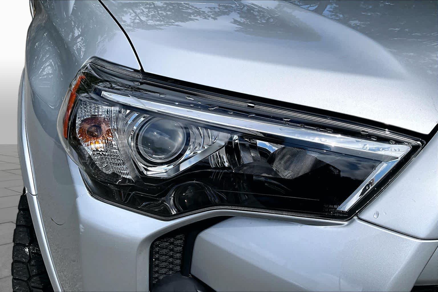 Used 2015 Classic Silver Metallic Toyota SR5 Premium image 26