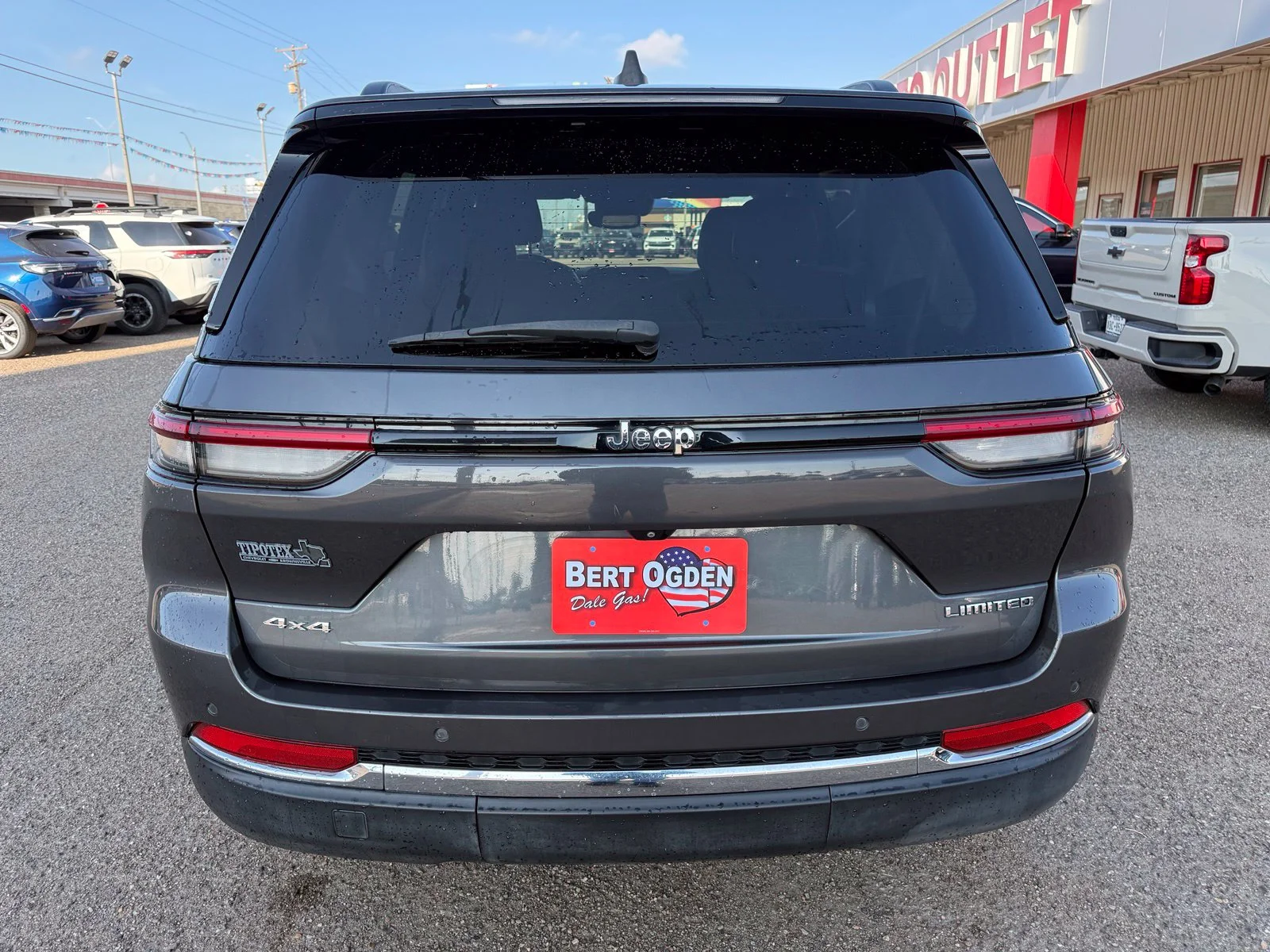 Used 2022 Gray Jeep Limited image 4
