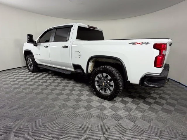 Certified Used 2021 Summit White Chevrolet Custom image 5