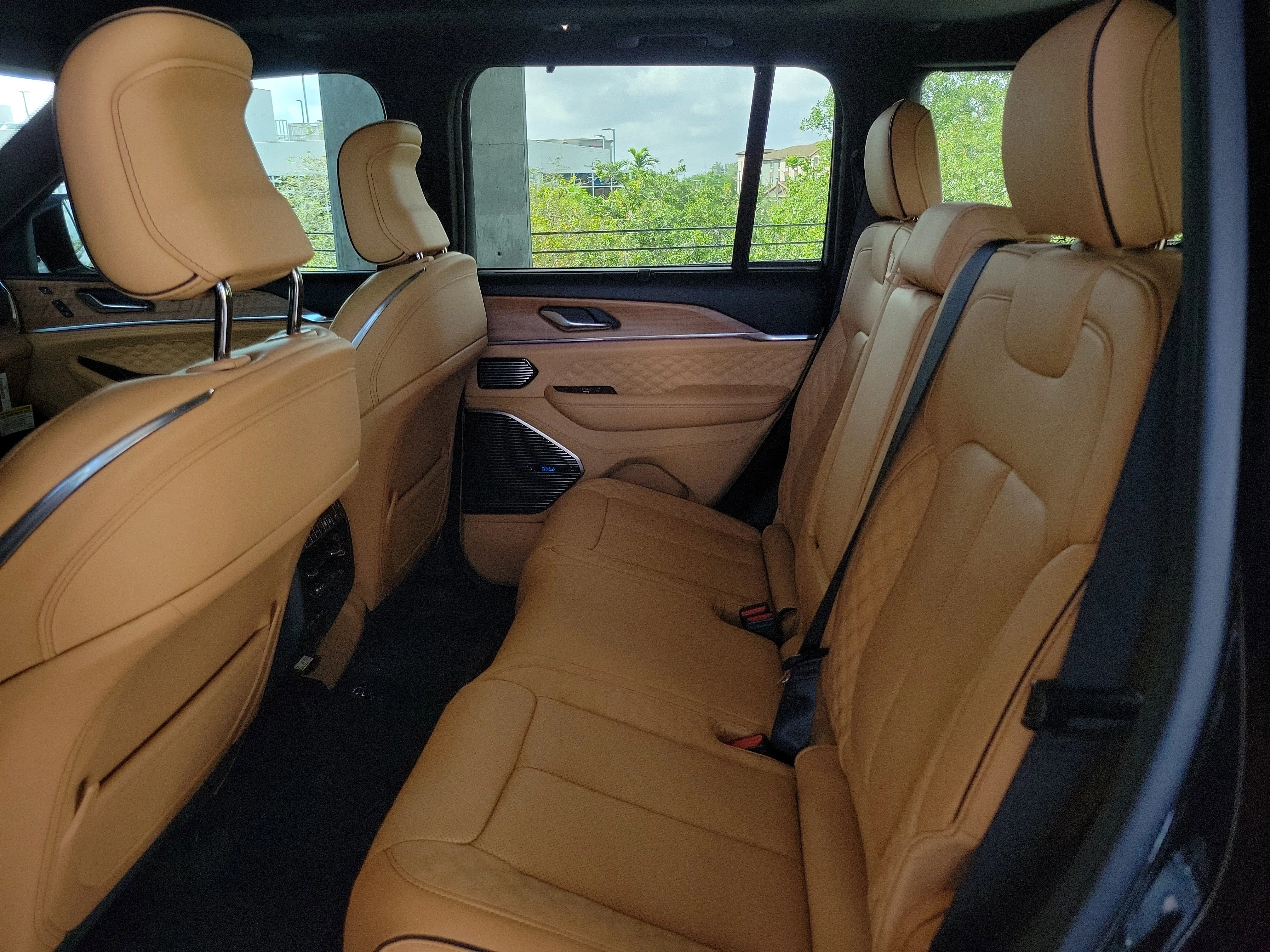 New 2026 Diamond Black Crystal Pearl-Coat Exterior Paint Jeep Summit image 7