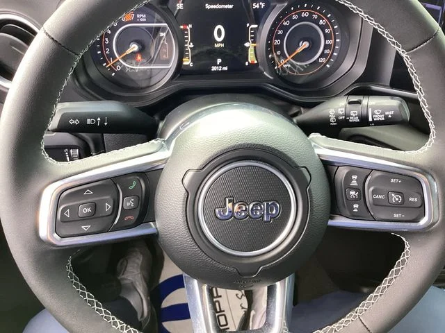 Certified Used 2025 Crystal Metallic Jeep Sahara image 12