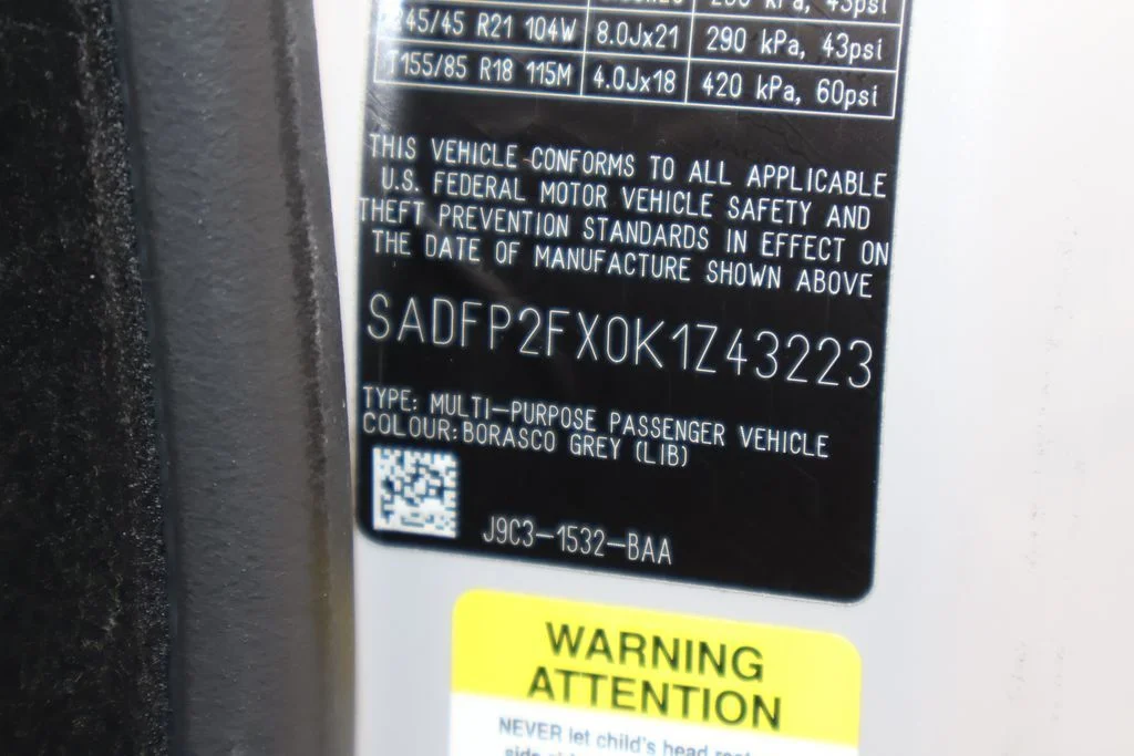 Used 2019 Gray Jaguar SE image 28
