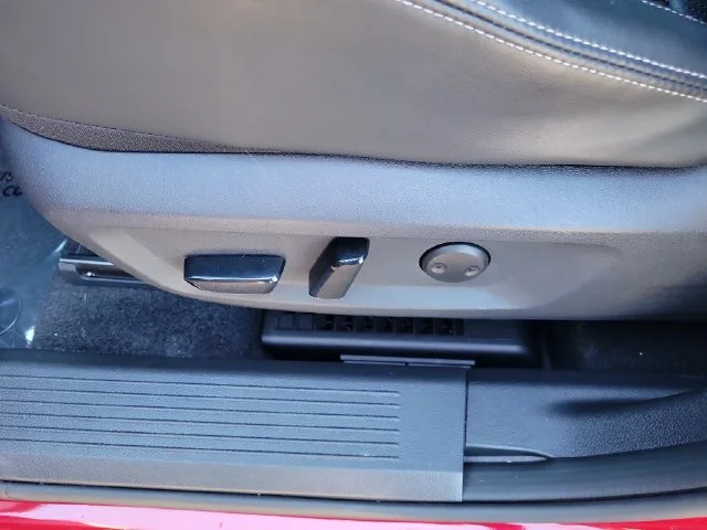 Used 2025 Red Nissan Platinum image 21