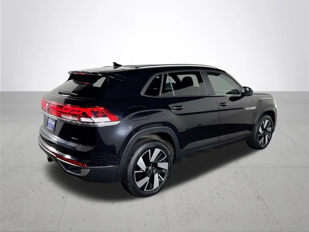 Used 2025 Black Volkswagen 2.0T SE w/Technology image 6