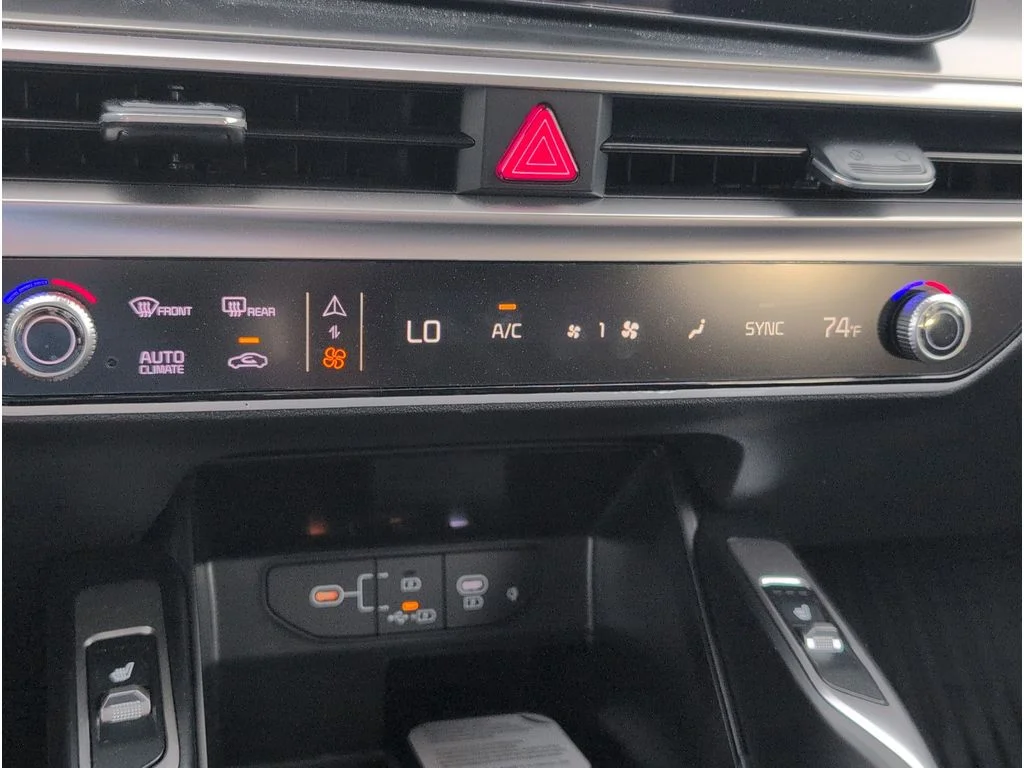 Used 2026 IVORY Kia S FWD image 16