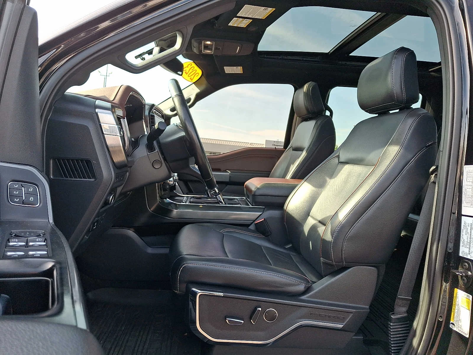 Used 2023 Agate Black Metallic Ford LARIAT image 13