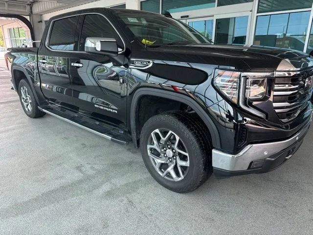 Used 2024 Onyx Black GMC SLT image 1