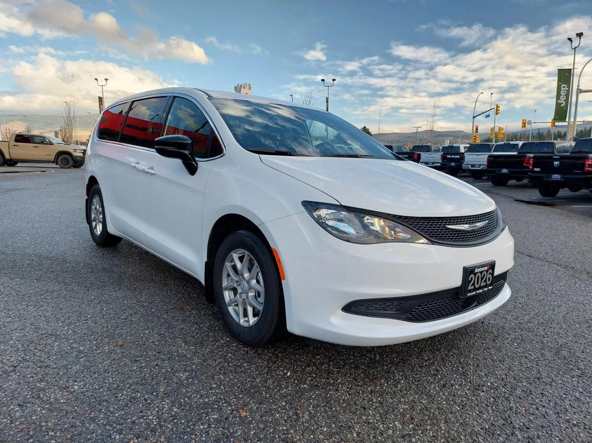 New 2026 White Chrysler SXT 2WD image 3
