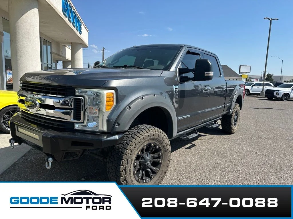 Used 2017  Ford XLT image 1
