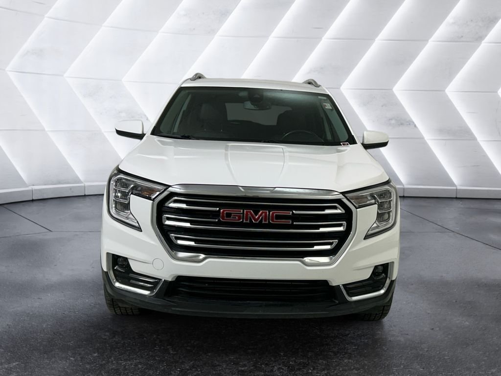Used 2024 White GMC SLT image 2