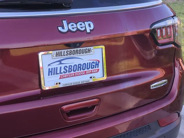 Used 2022 Red Jeep Latitude Lux image 22